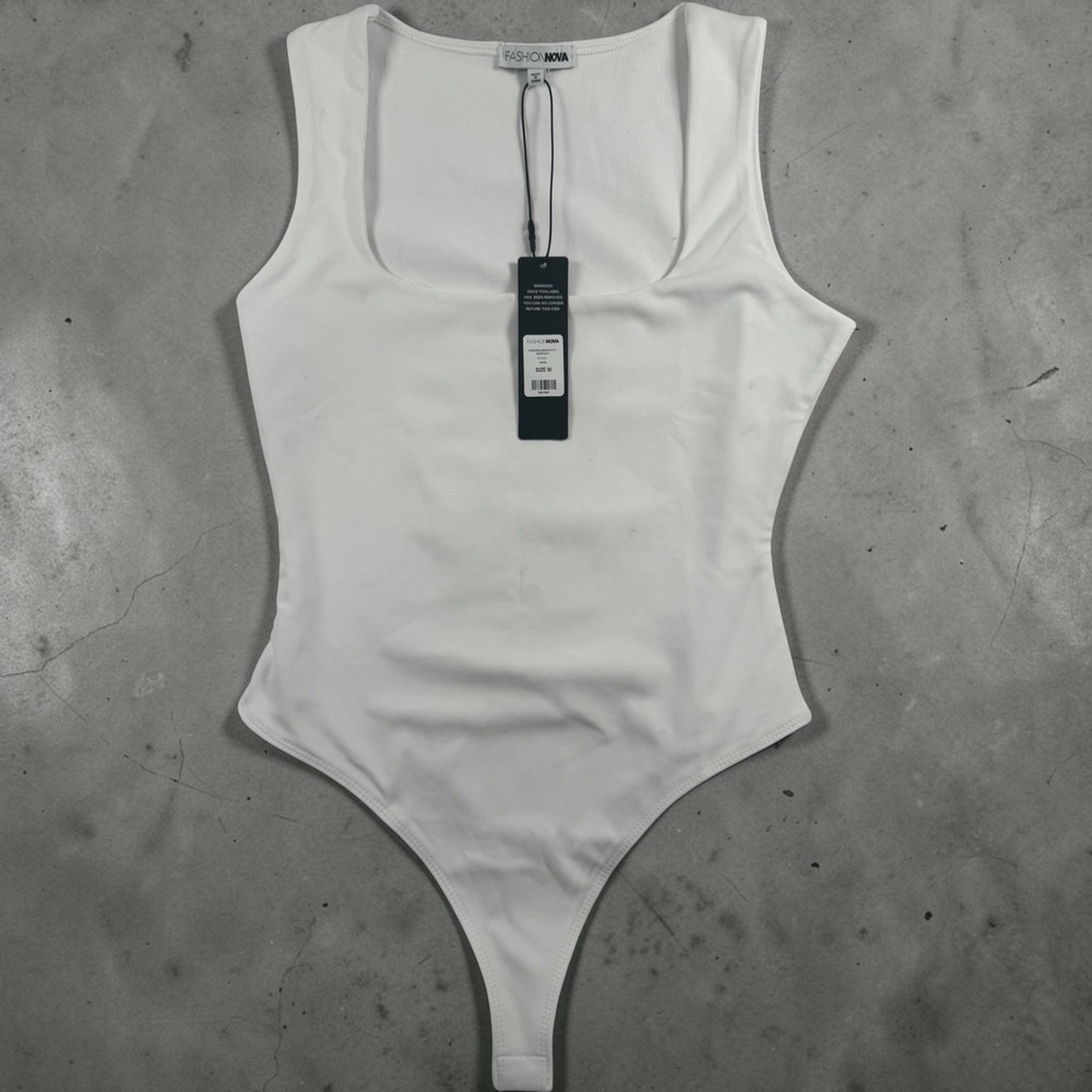 Fashion Nova Women Adriana Smooth Fit Bodysuit Size M White Square Neck NWT
